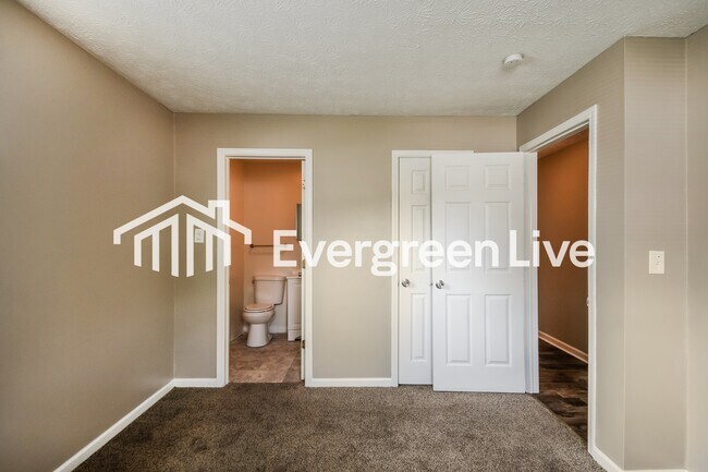 Building Photo - 4619 N Richardt Ave