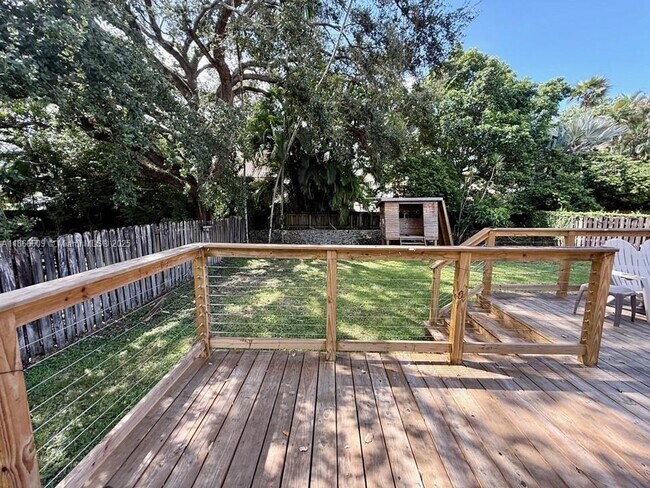 Building Photo - 5760 SW 35th St