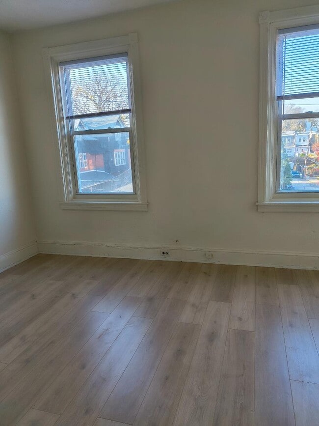 Building Photo - 250 Apsley St