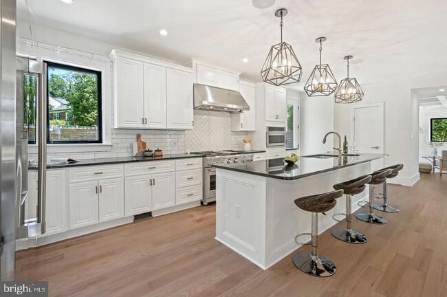 Building Photo - 5805 Massachusetts Ave