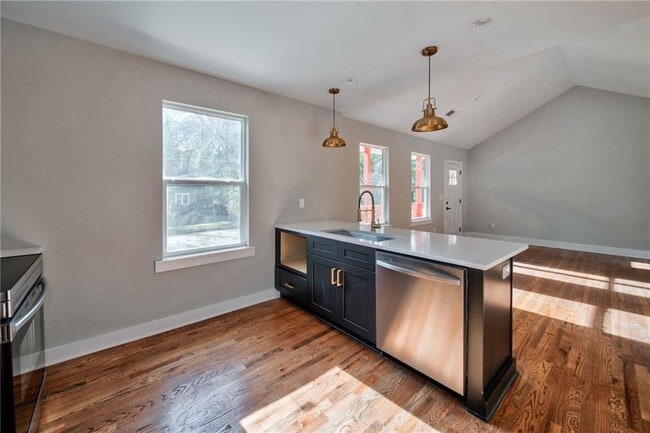 Building Photo - 1683 Kenmore St SW