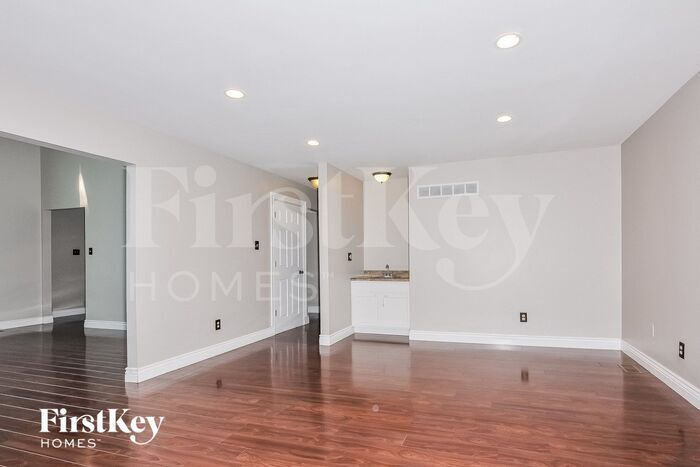 Building Photo - 28 Guyenne Dr