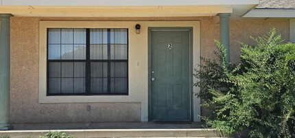Building Photo - 522 S Abilene Ave