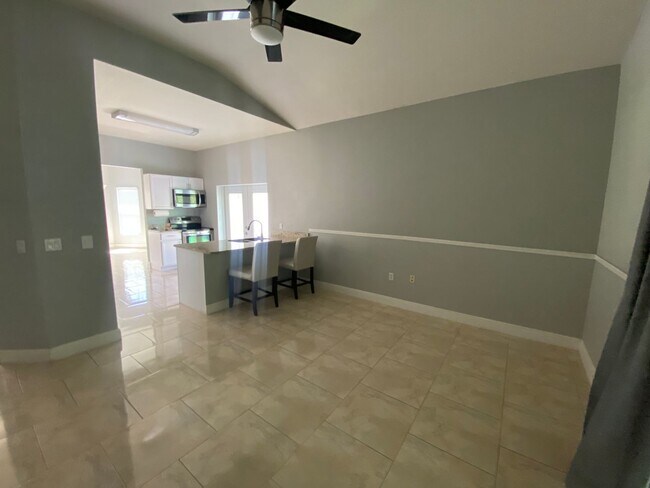 Building Photo - 4/3 Kissimmee Home with Guest-Suite