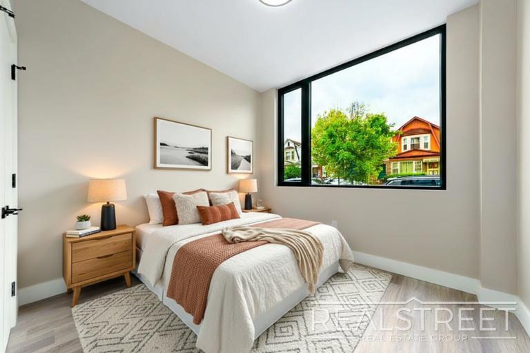 Building Photo - Tilden Avenue