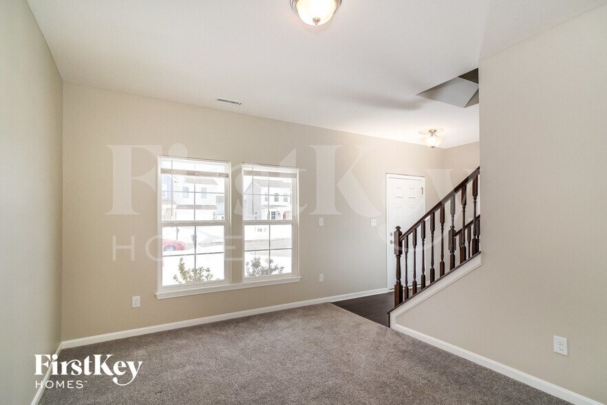 Building Photo - 645 Van Buren St