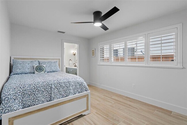 Building Photo - 668 Harbor Is