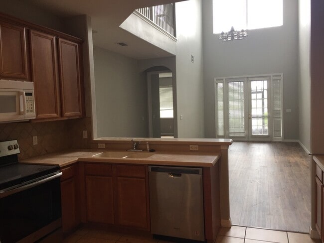 Building Photo - Updated 3 Bedroom Townhome in the Arbor Meadows Gated Community