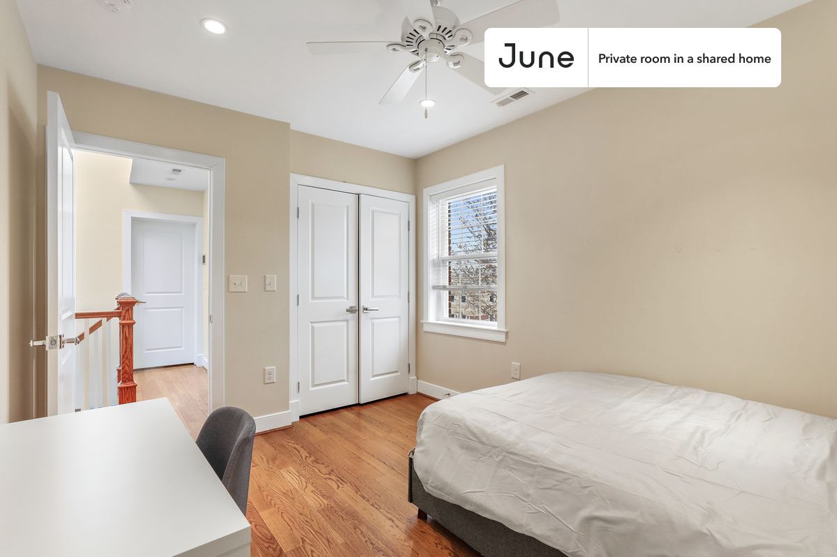 Building Photo - Room in Shared 3 bed/3 bath home