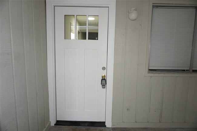 Building Photo - 1915 Normal Park Dr