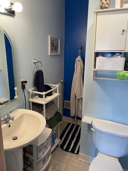 Building Photo - 126 Burnett St