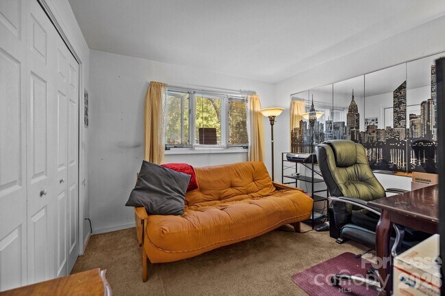 Building Photo - 1832 J Julian Ln