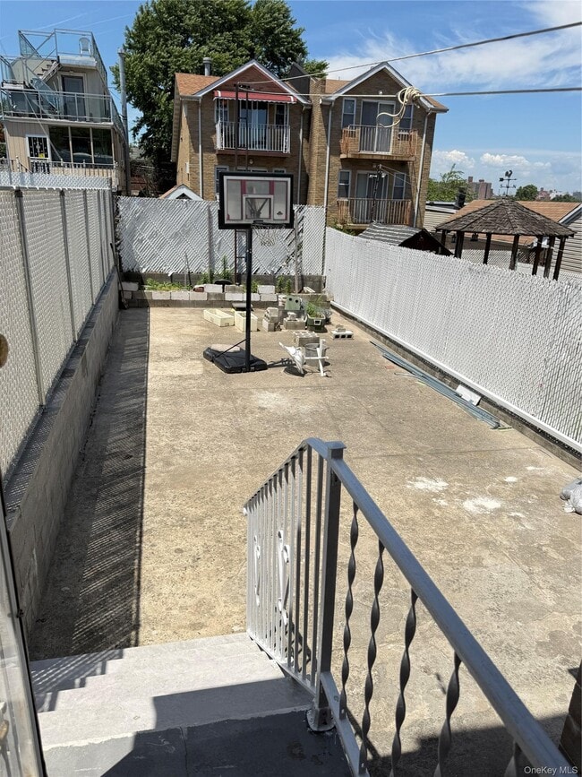 Building Photo - 51-74-74 72nd Pl