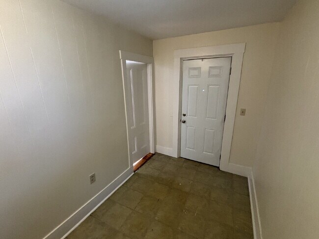 Building Photo - 20 Bodwell St