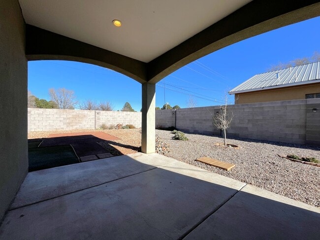 Building Photo - Lovely 3 Bedroom 2 Bathroom Home In NE ABQ!