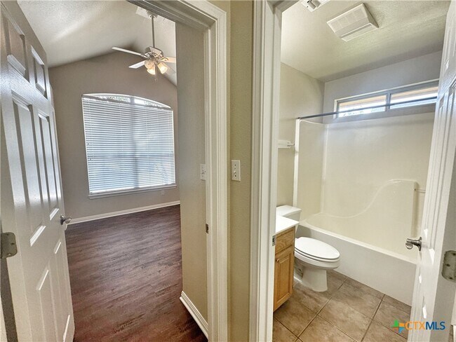Building Photo - 2062 N Ranch Estates Blvd