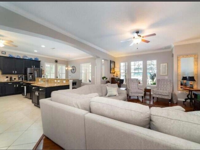 Building Photo - 6 Bedroom Single Family Home in Apollo Beach