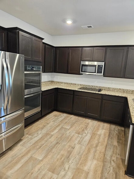 Building Photo - Room in House on Hibiscus Wy