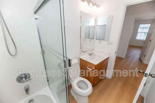 Building Photo - 128 Kingfisher St