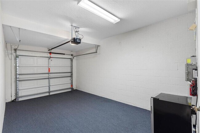 Building Photo - 102 Chelsea Dr