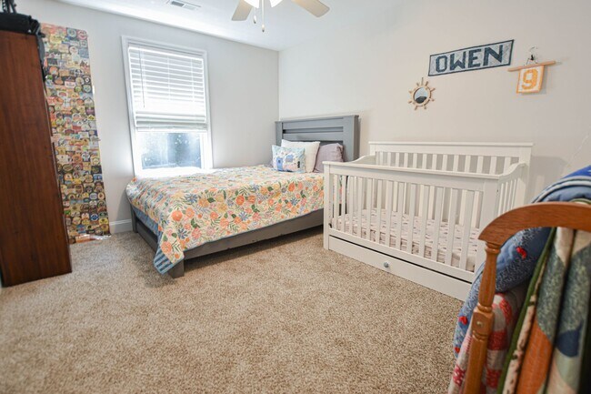 Building Photo - Pet Friendly Four Bedroom!