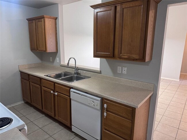 Building Photo - 2525 W Oklahoma Ave