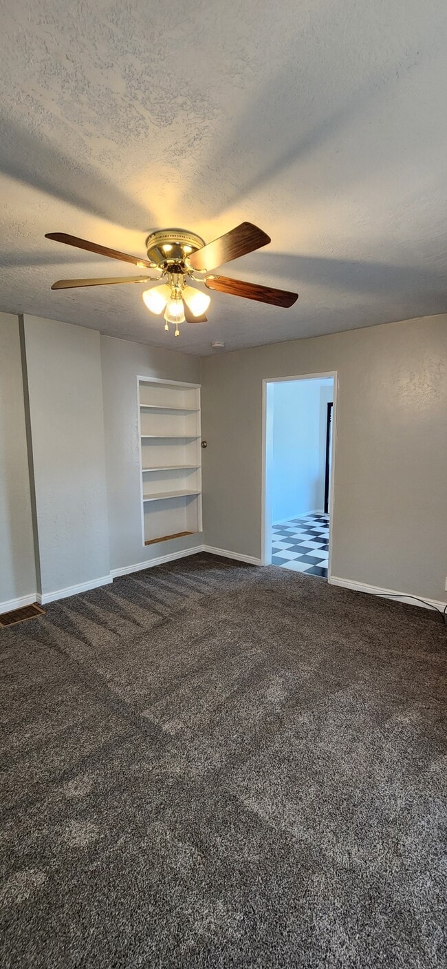 Building Photo - 585B S 1200 W
