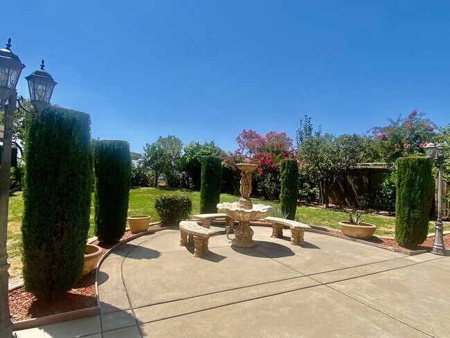 Building Photo - AVAILABLE BY 1/1/26 - ELEGANT AND SPACIOUS 4 BED, 4 BATH 2 STORY HOME WITH VIEWS OF EL DORADO HILLS