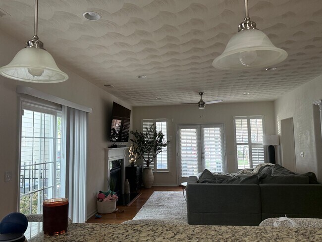 Building Photo - 108 Tucker Dr