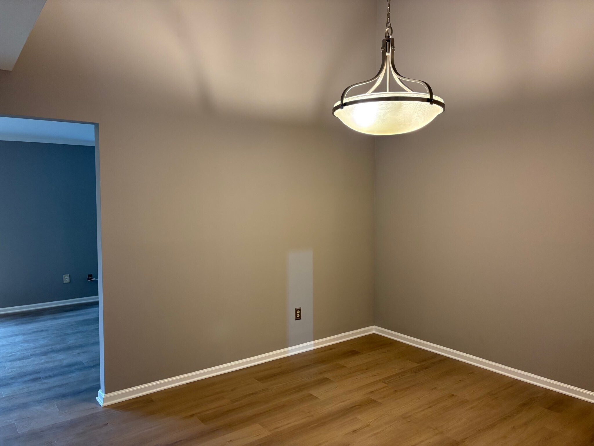 Building Photo - 2403 Doral Dr