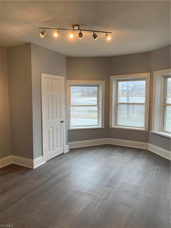 Building Photo - 1970 E 71st St