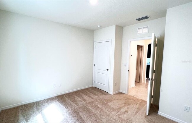 Building Photo - 487 Lily Ln