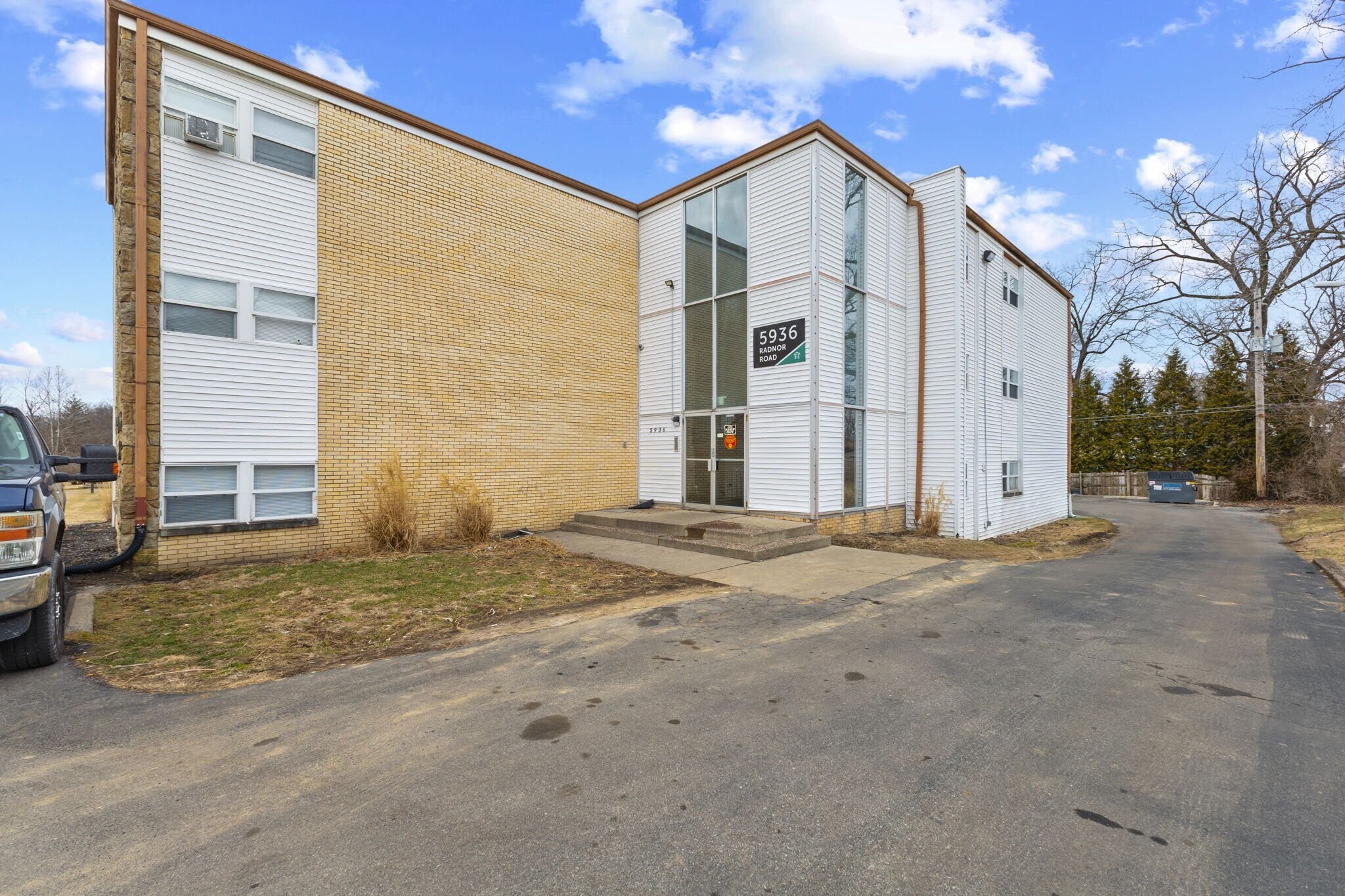 Building Photo - 5936 Radnor Rd