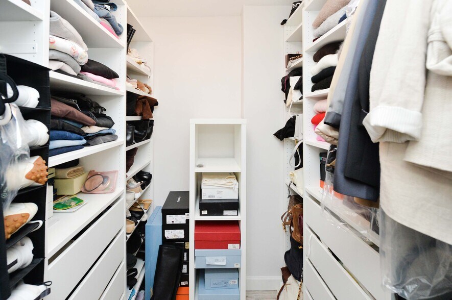 Second Walk in Closet - 2000 Linwood Ave