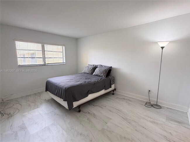 Building Photo - 6020 NW 64th Ave