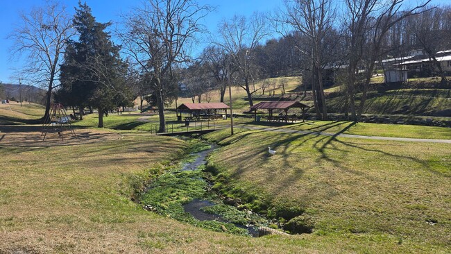 Building Photo - 2 bed/ 1.5 Bathroom Townhouse Church Hill, TN