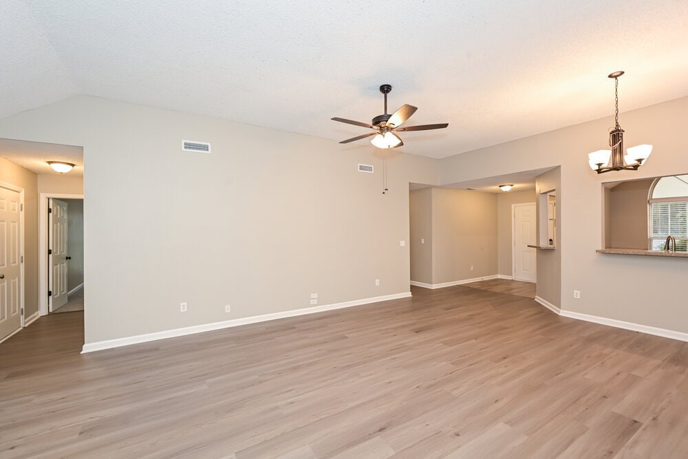 Building Photo - 2204 Joann Dr
