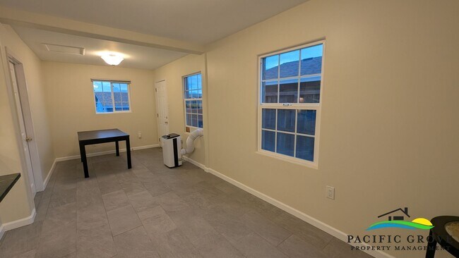 Building Photo - Bright and Roomy 2 Bedroom 2 Bathroom Home