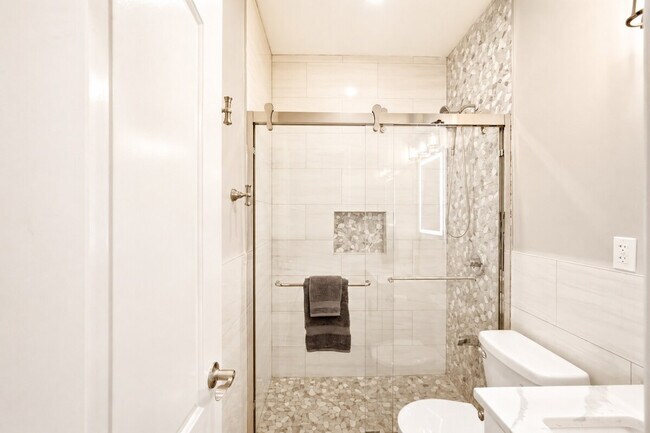 Building Photo - 317 W 48th St