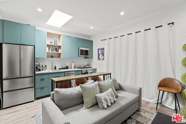 Building Photo - 11038 Blix St