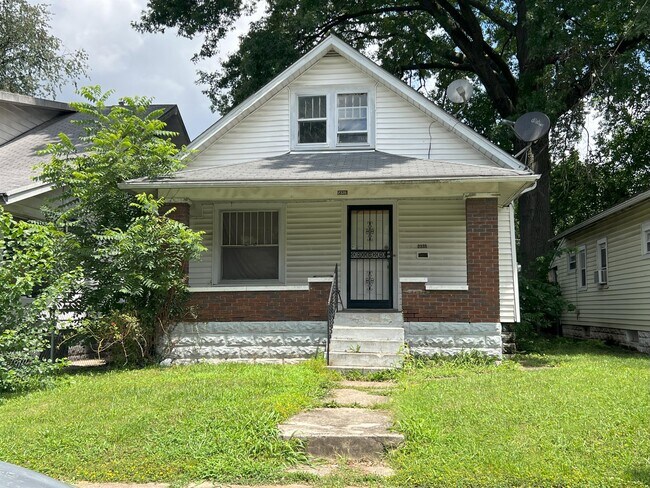 Building Photo - 2335 W Lee St