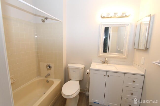 Building Photo - 1808 Aspen Dr