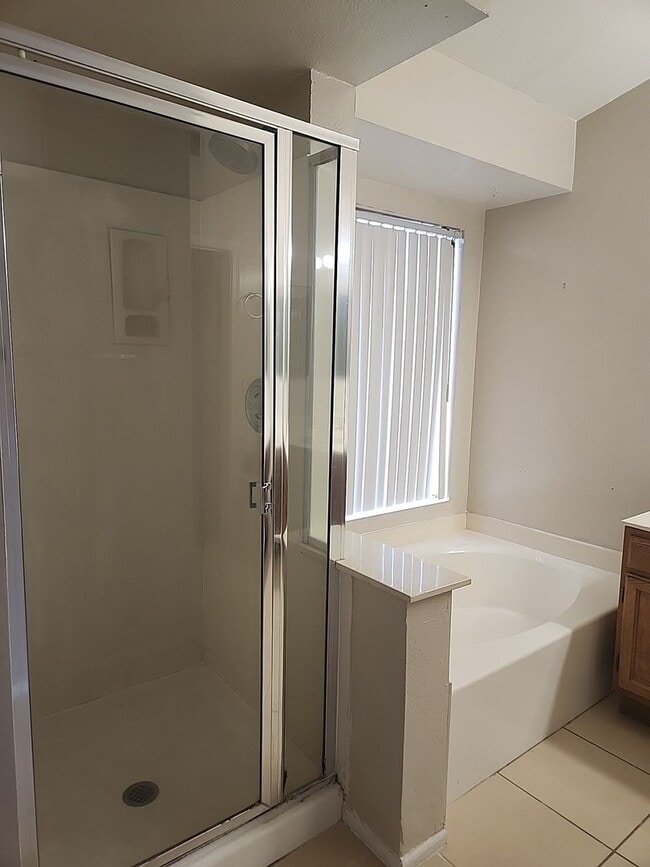 Building Photo - ?4 Bed / 2 Bath Single Level Gilbert Home with vaulted Ceilings *New Paint*?