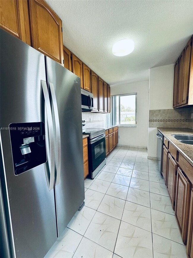 Building Photo - 18501 SW 115th Ave