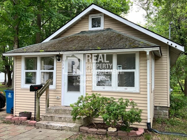 Primary Photo - Charming 2-Bedroom Home with Spacious Yard
