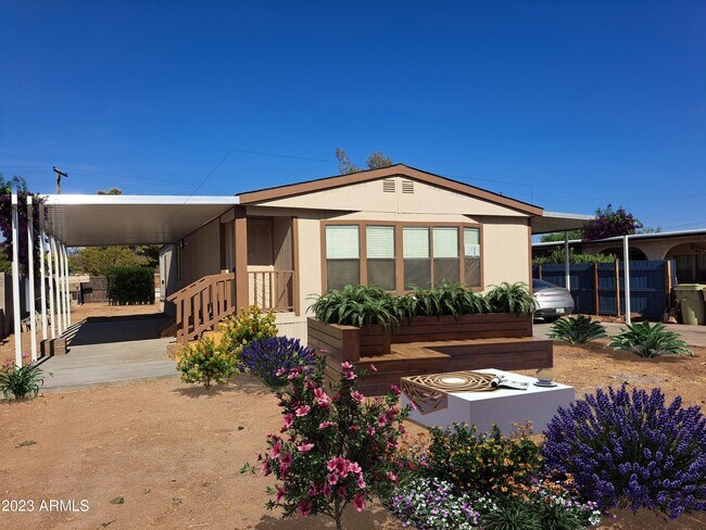 Primary Photo - 7125 N 68th Dr