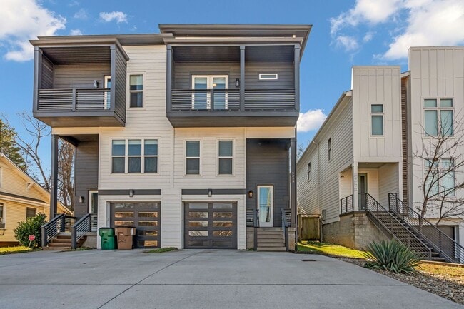 Building Photo - Modern Living in Wedgewood Houston