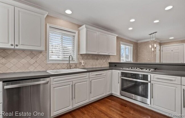 Building Photo - 290 Winry Dr