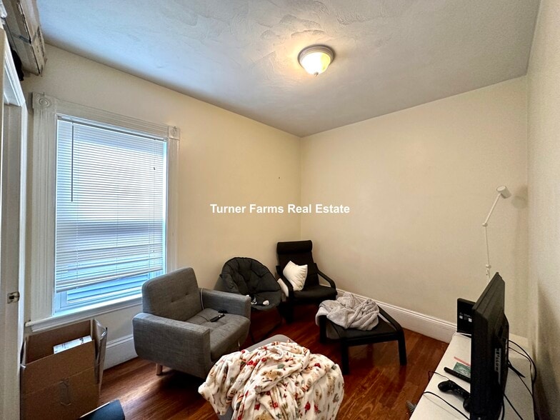 Building Photo - 8 Carmel St