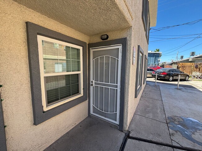 Building Photo - Charming 3BED/1BATH apartment located in N...